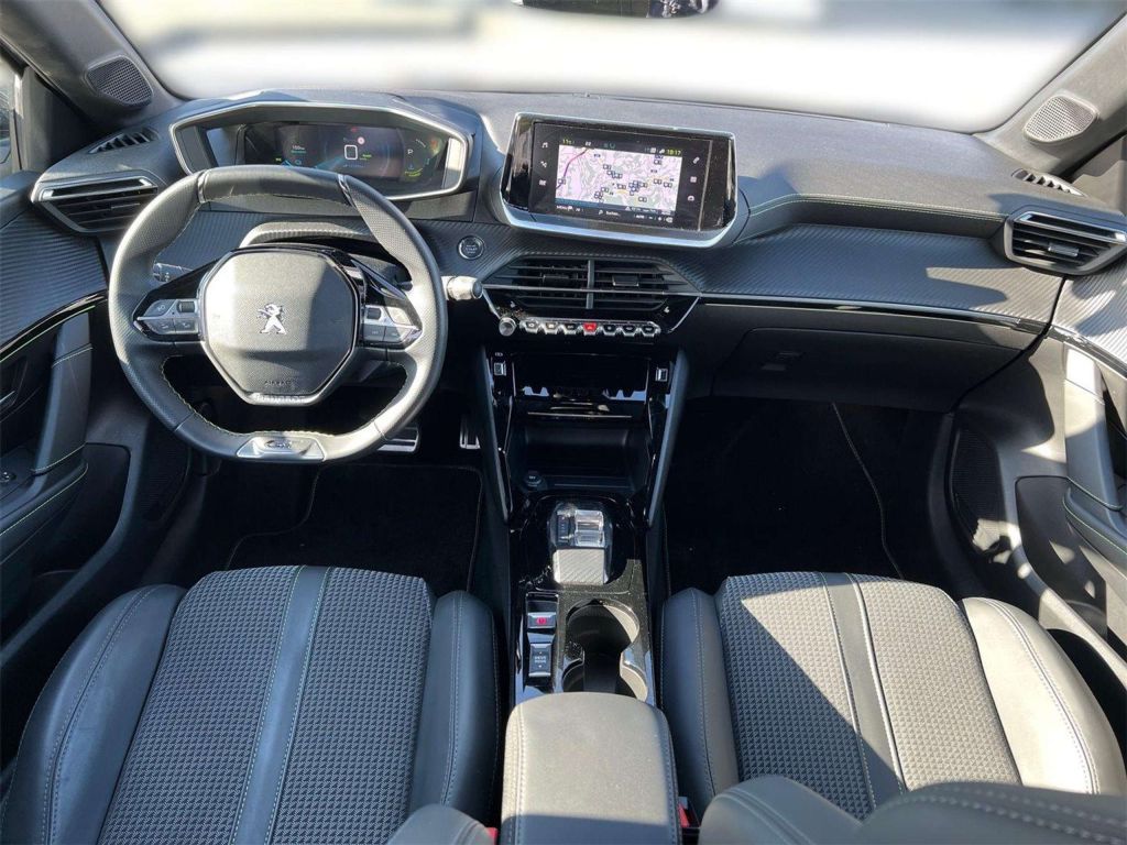 Peugeot e-208