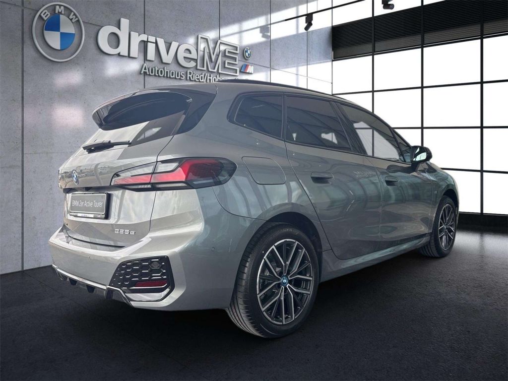 BMW 225