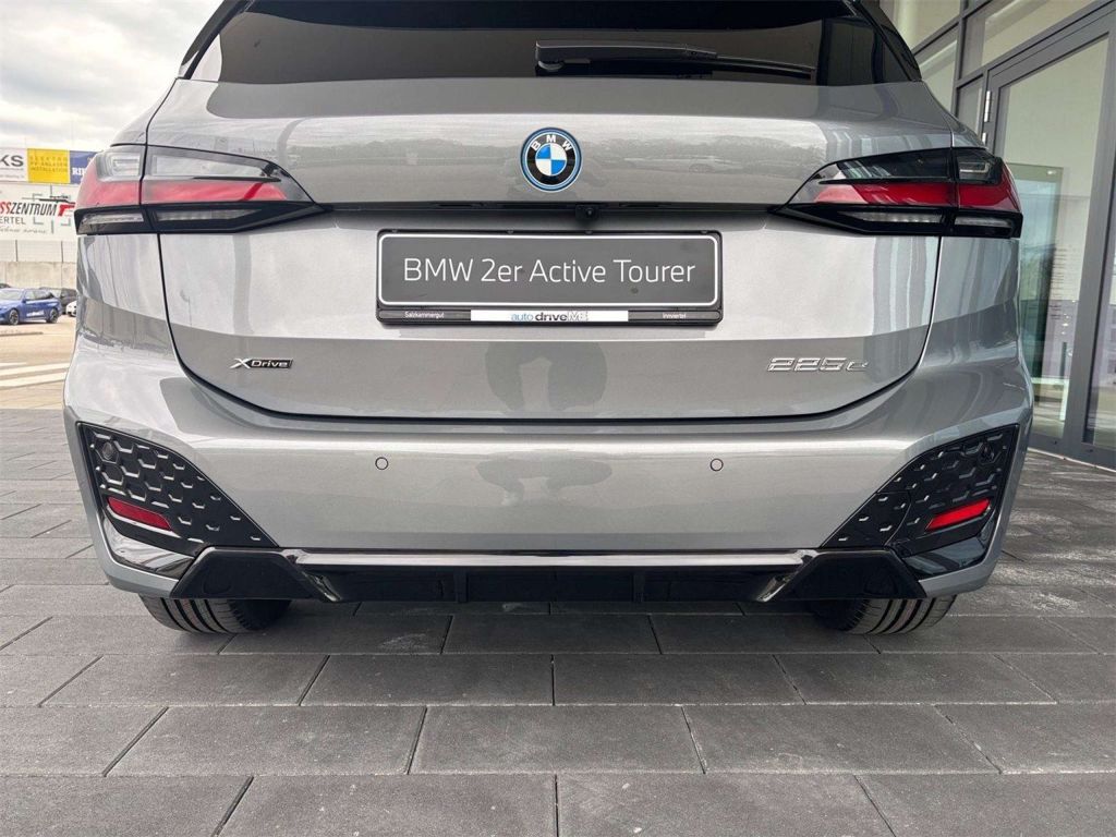 BMW 225