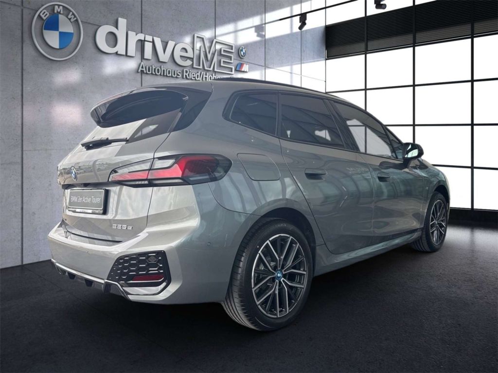 BMW 225