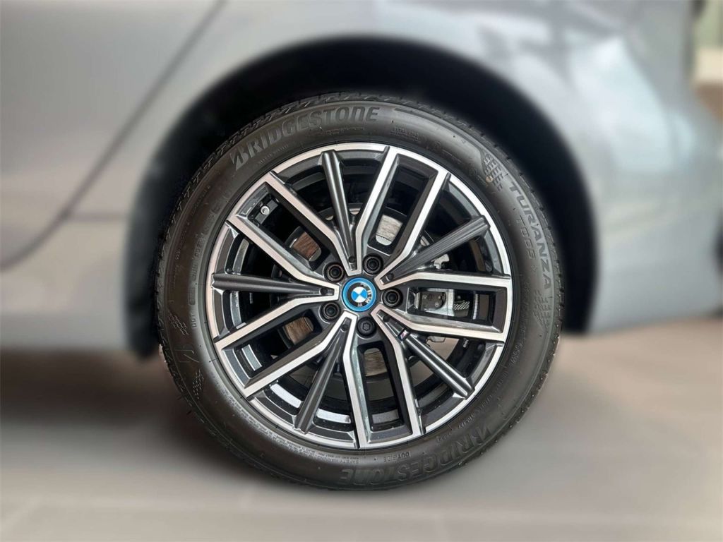 BMW 225