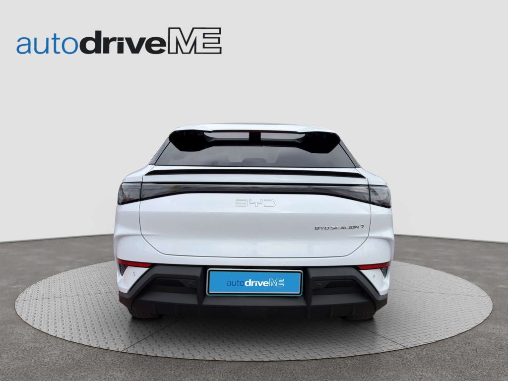 BYD Sealion 7
