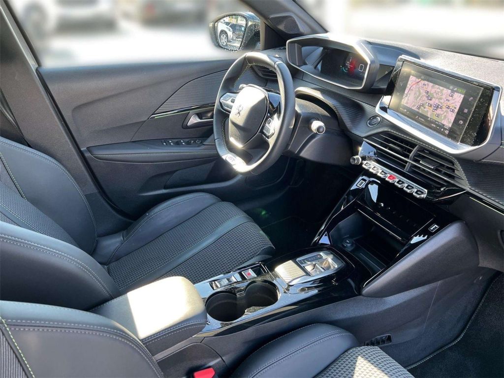 Peugeot e-208