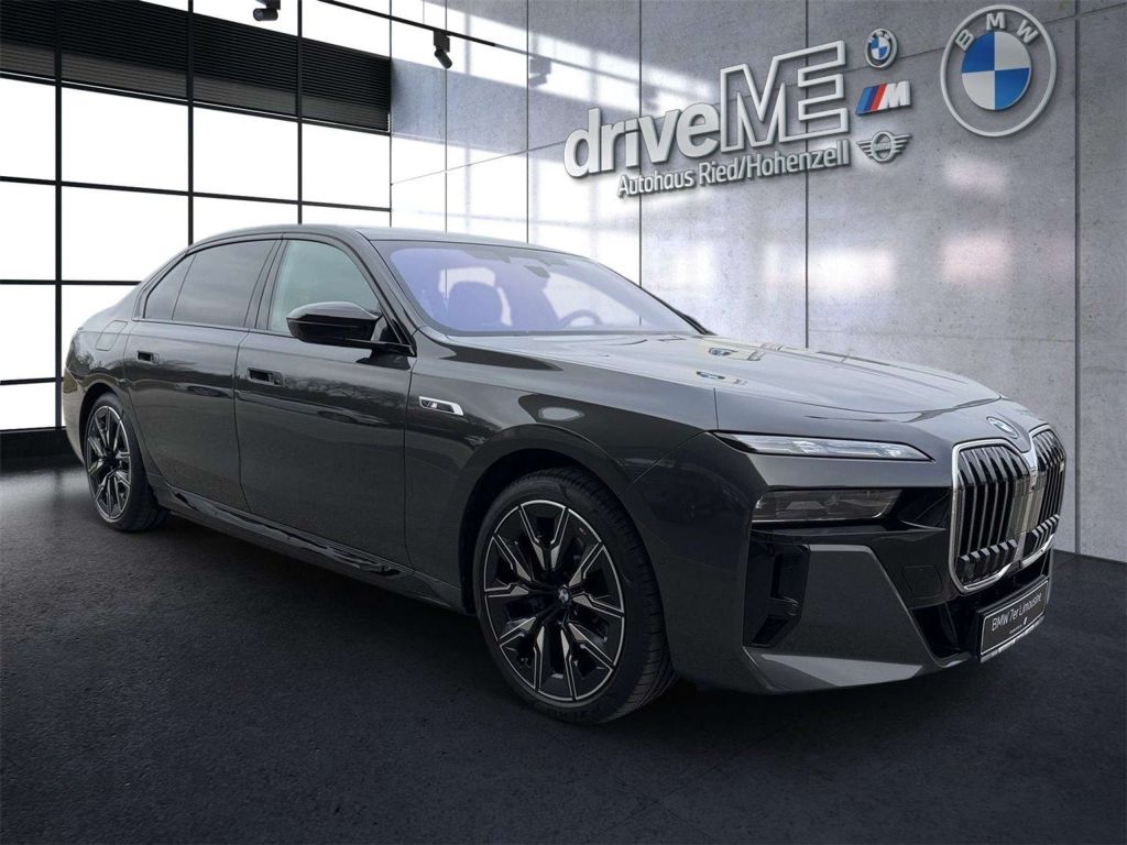 BMW i7