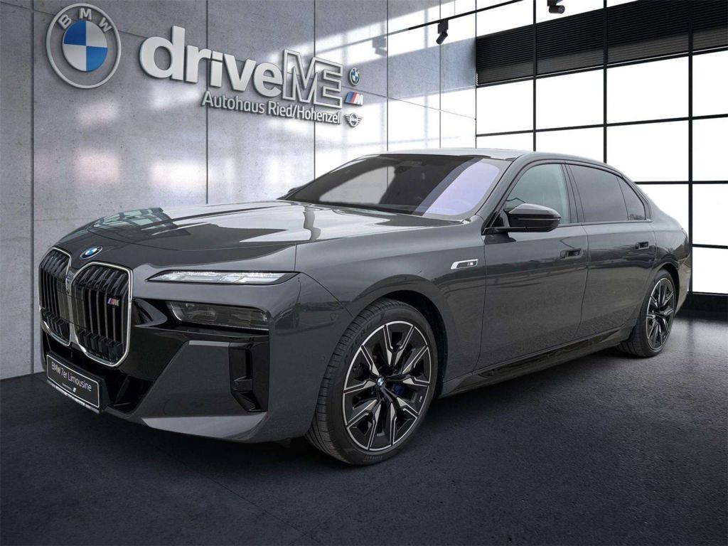 BMW i7
