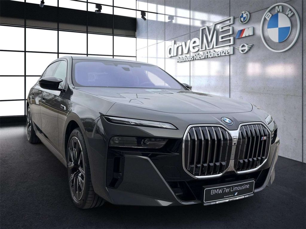 BMW i7