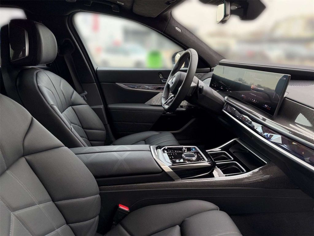 BMW i7
