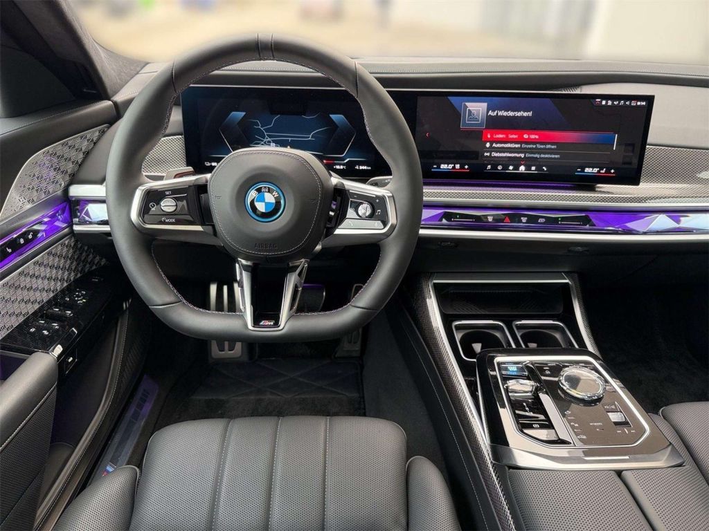 BMW i7