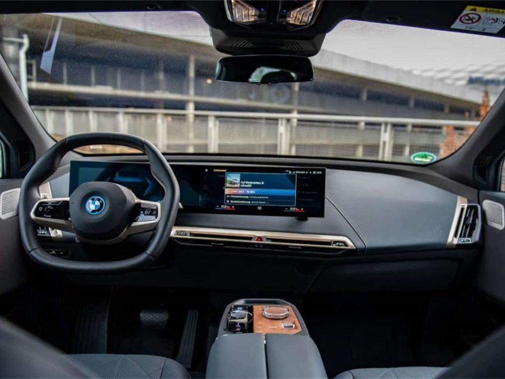 BMW iX