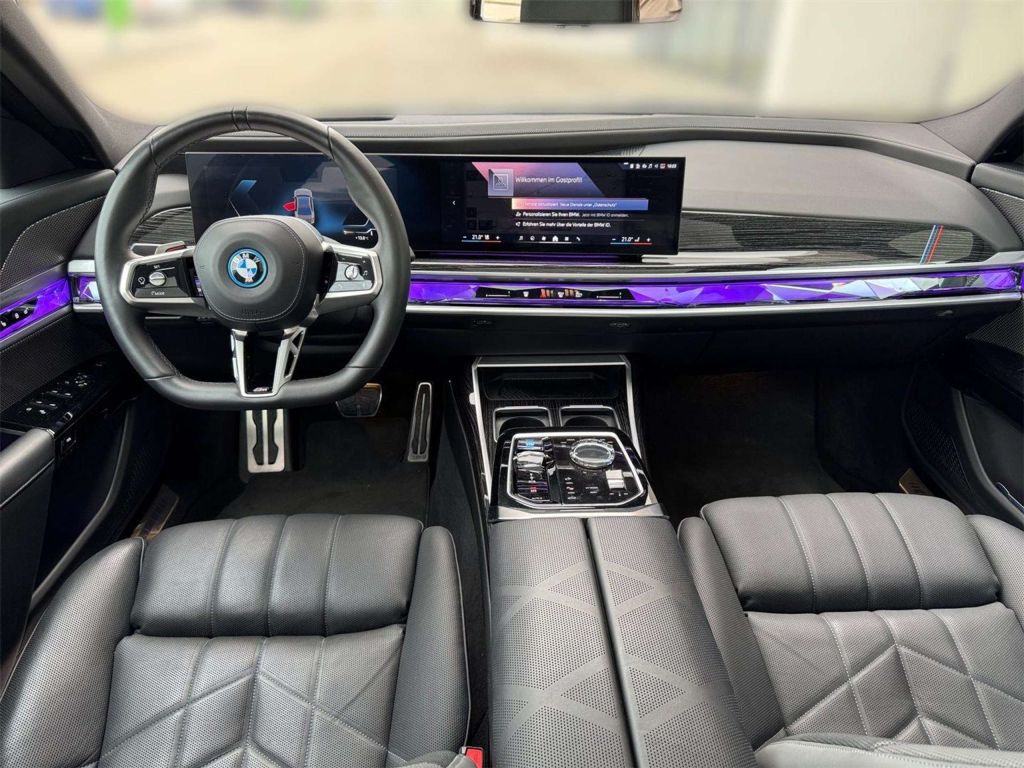 BMW i7