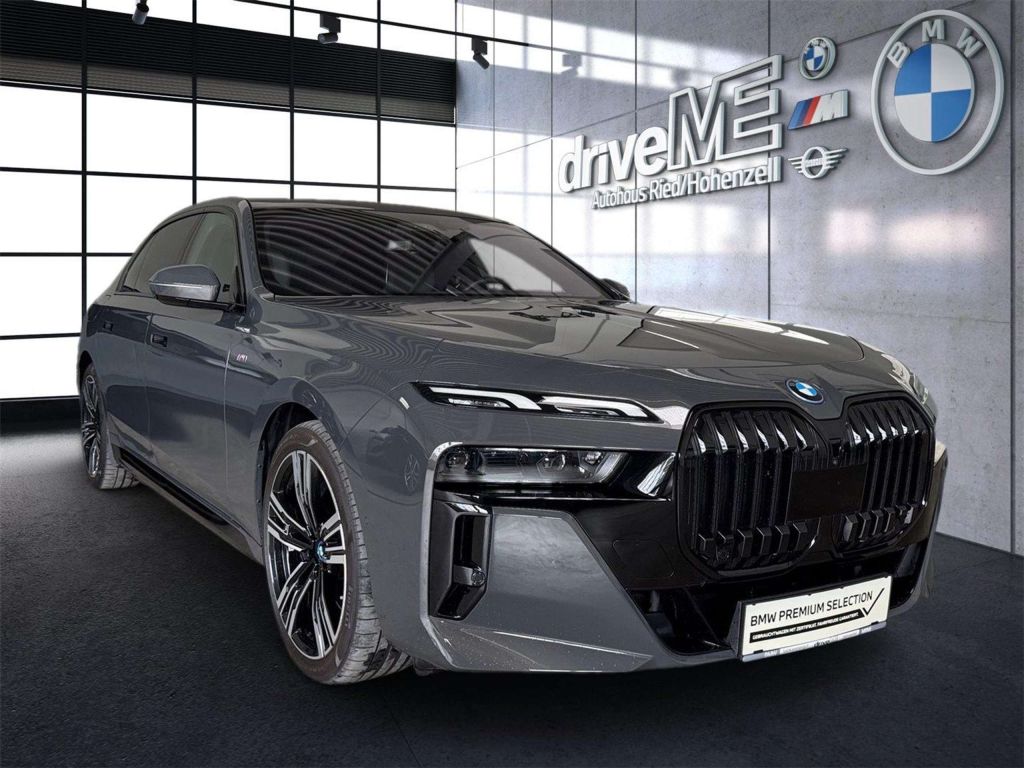 BMW i7