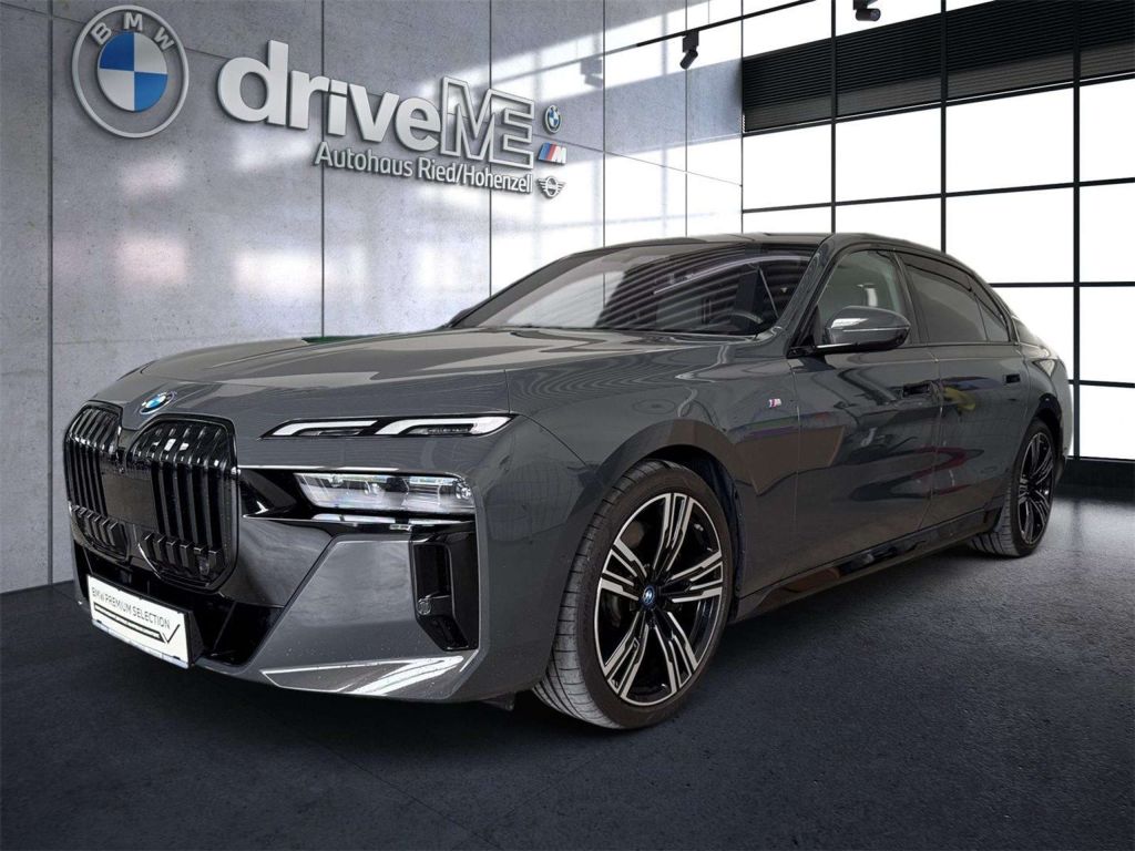 BMW i7