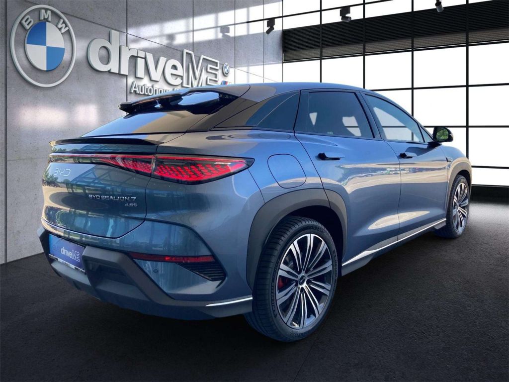 BYD Sealion 7