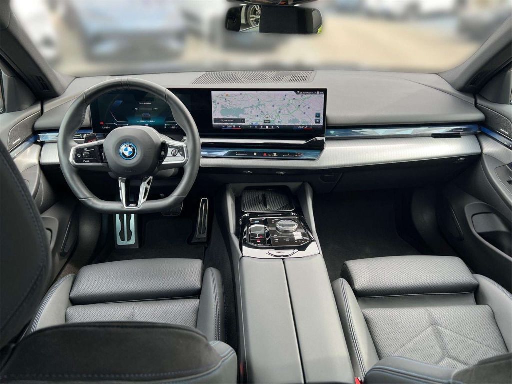 BMW i5