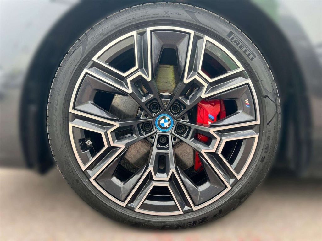 BMW i5