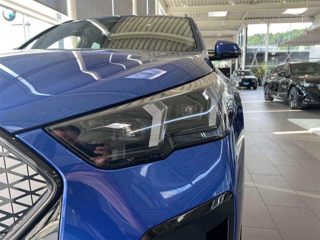 BMW iX2