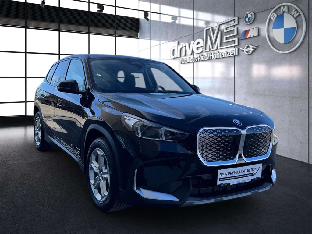 BMW iX1