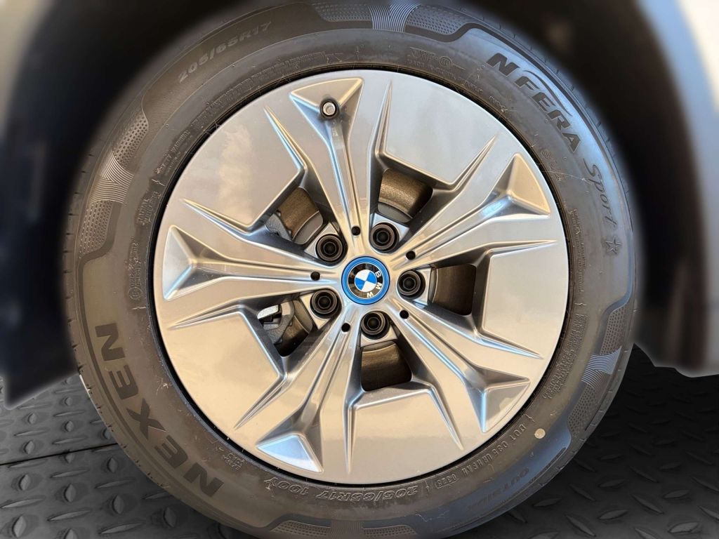 BMW iX1