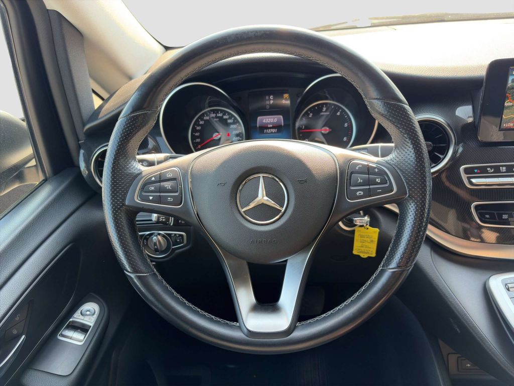 Mercedes-Benz V 220