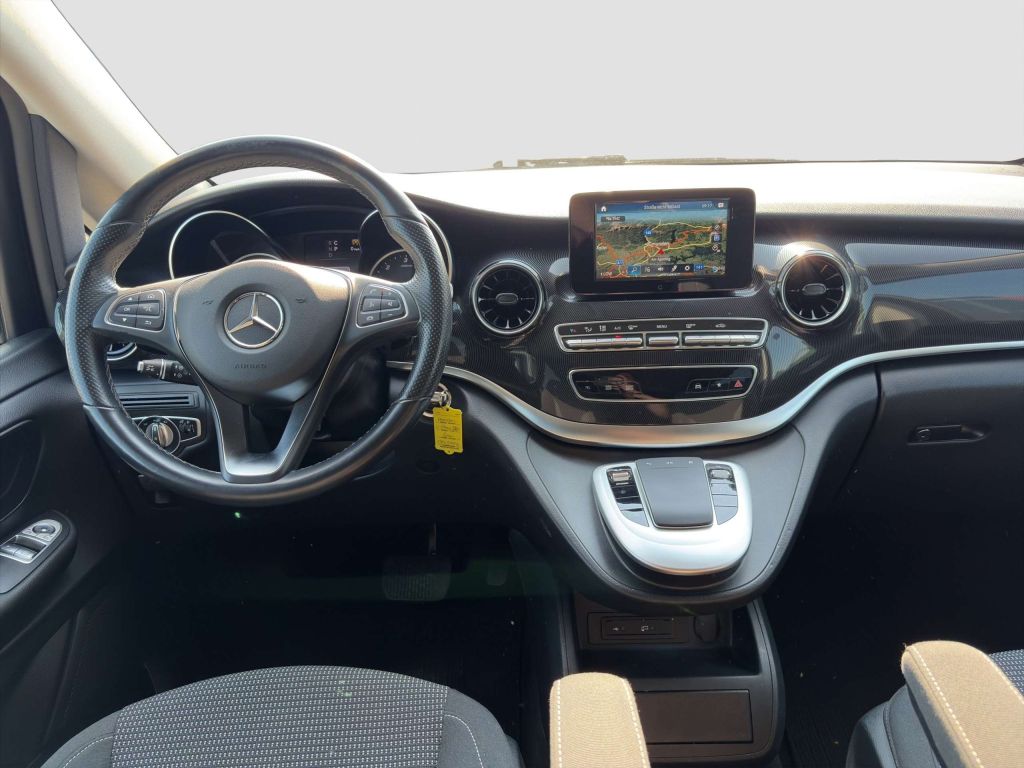 Mercedes-Benz V 220