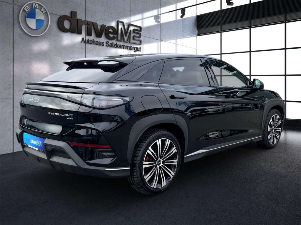 BYD Sealion 7