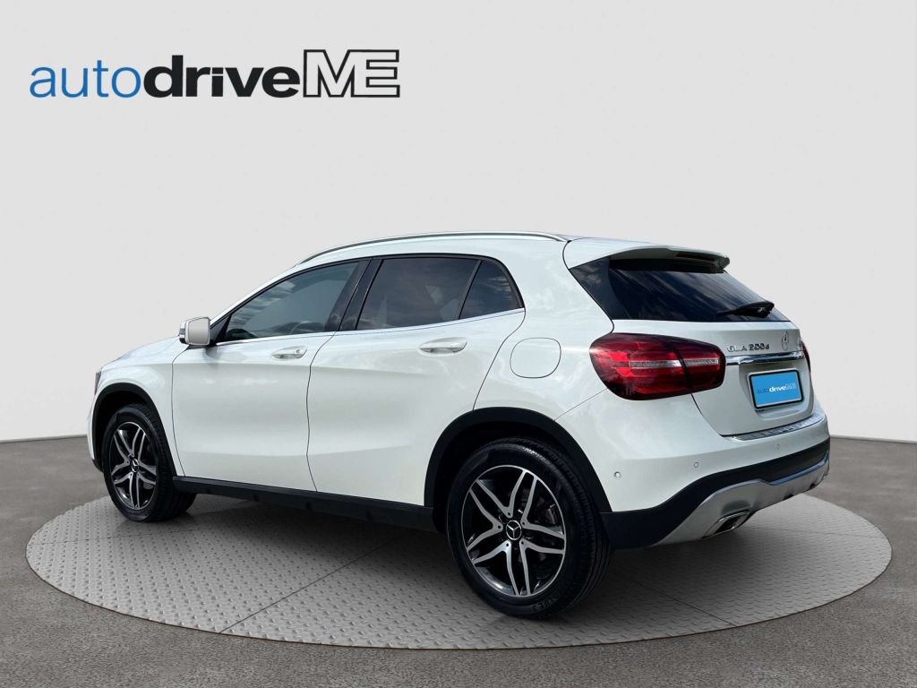 Mercedes-Benz GLA 200