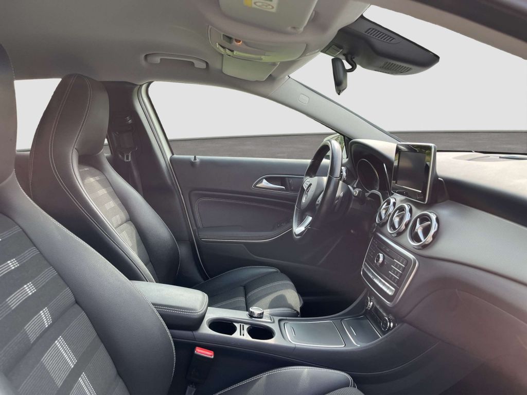 Mercedes-Benz GLA 200