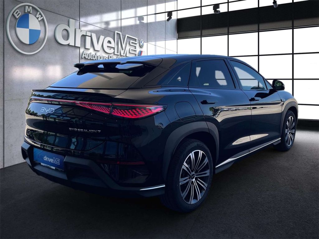 BYD Sealion 7