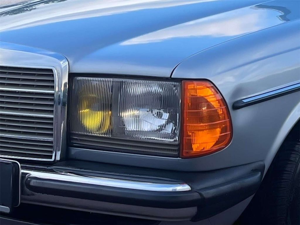 Mercedes-Benz 230