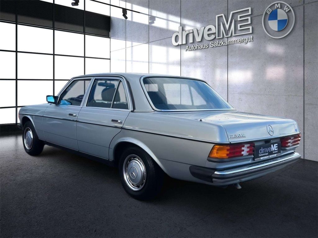 Mercedes-Benz 230