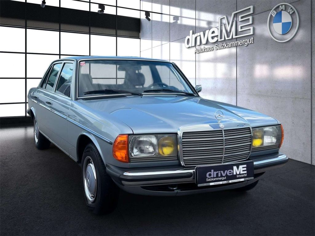 Mercedes-Benz 230