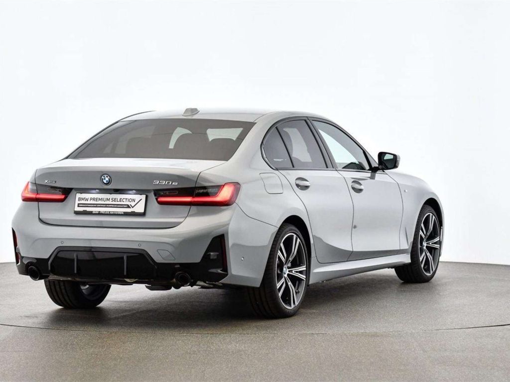 BMW 330