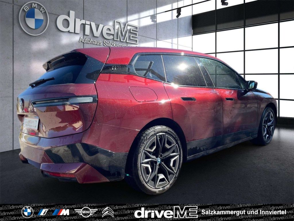 BMW iX