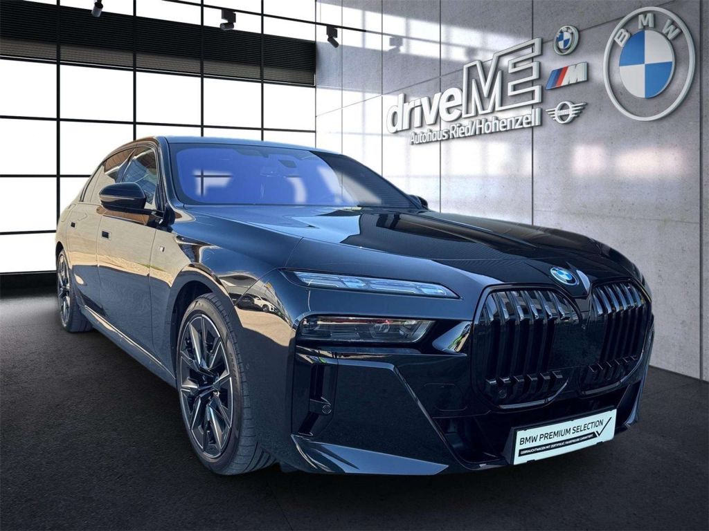 BMW i7