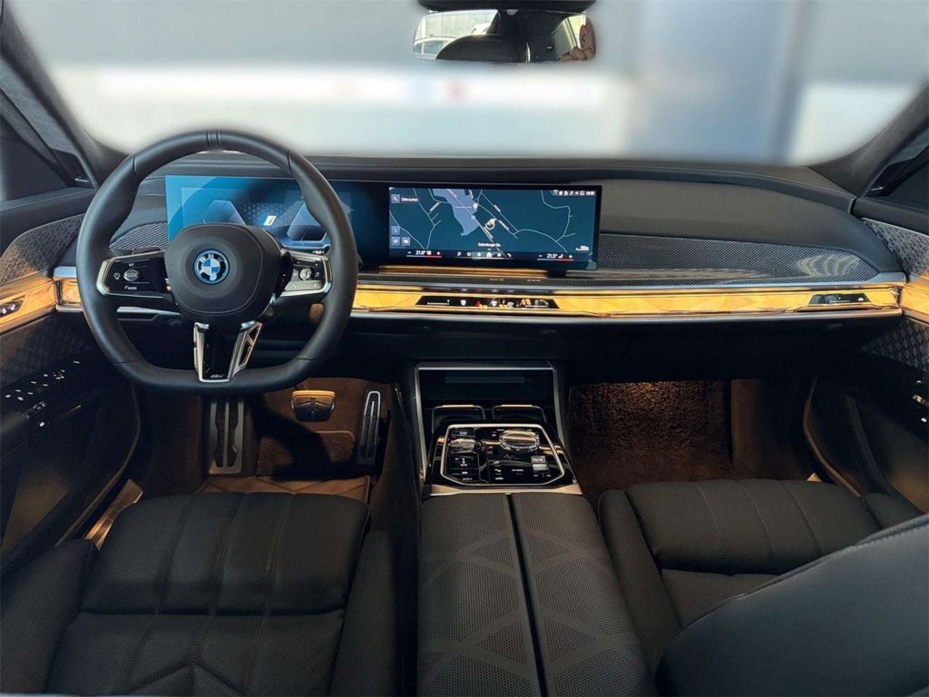 BMW i7