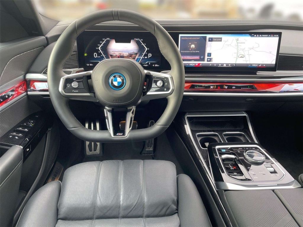 BMW i7