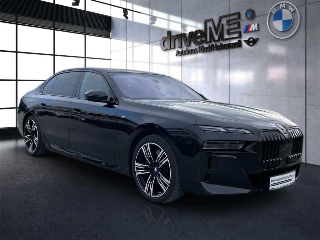 BMW i7