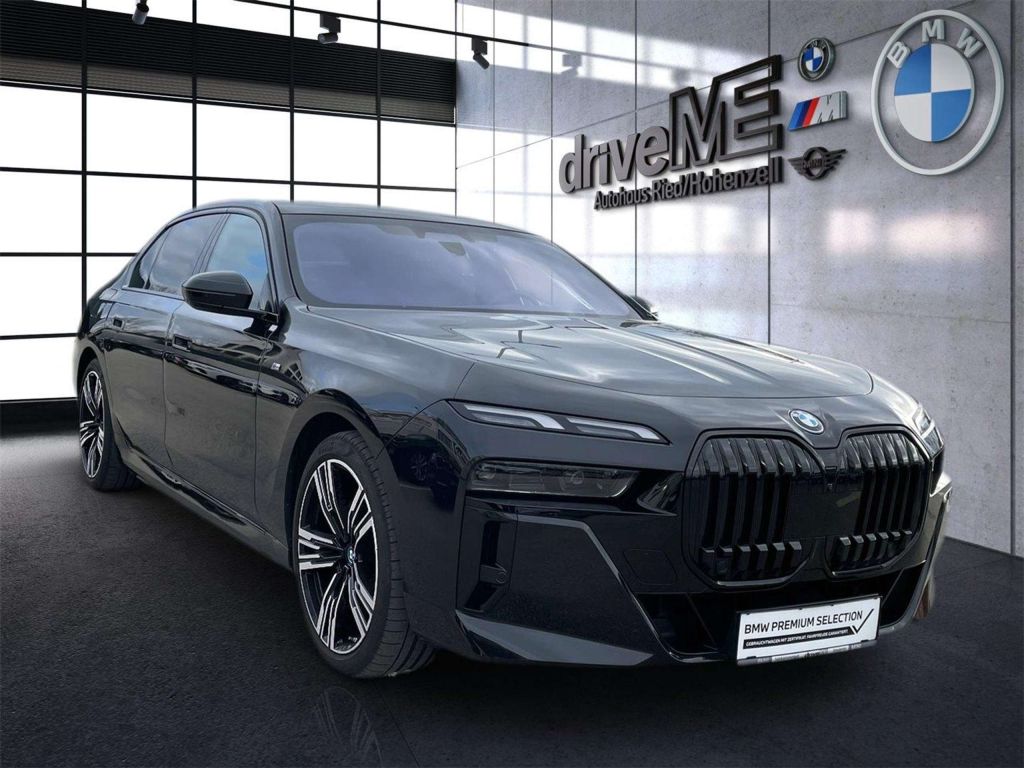 BMW i7