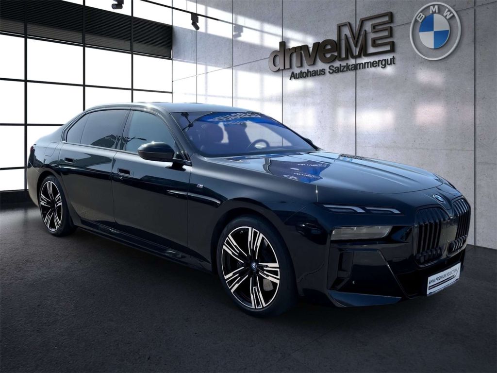 BMW i7