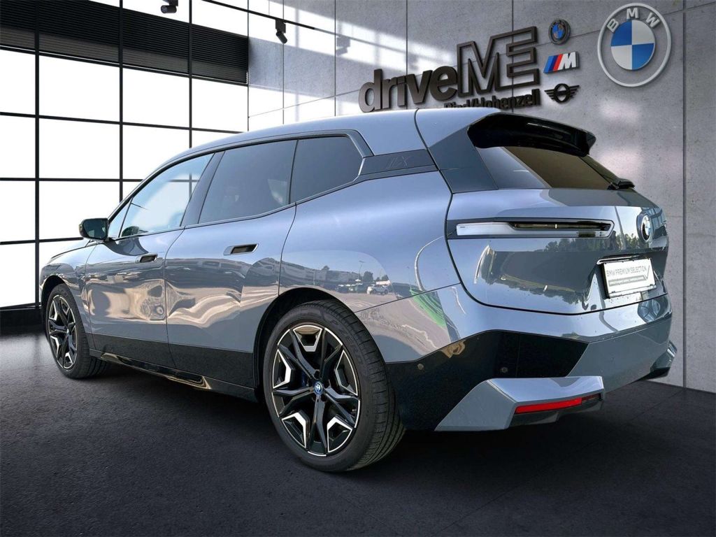 BMW iX