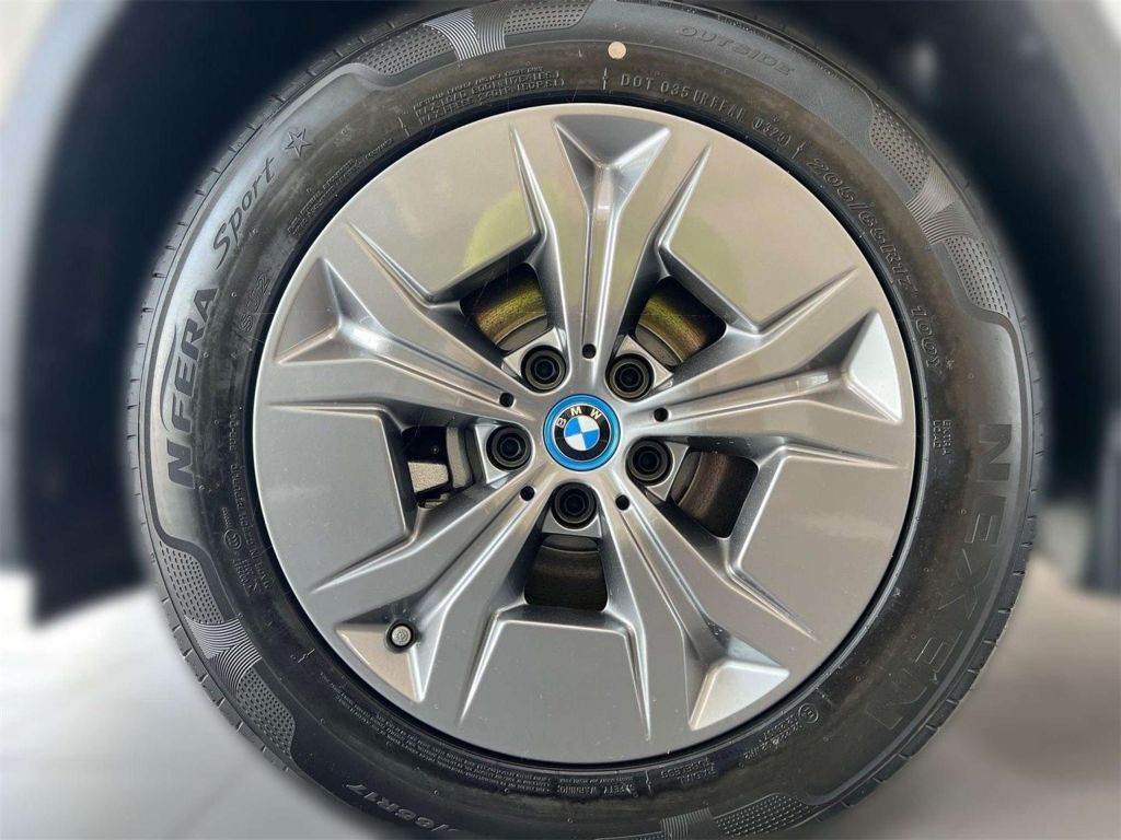 BMW iX1