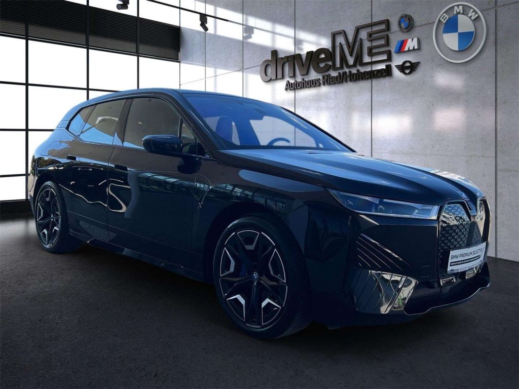 BMW iX