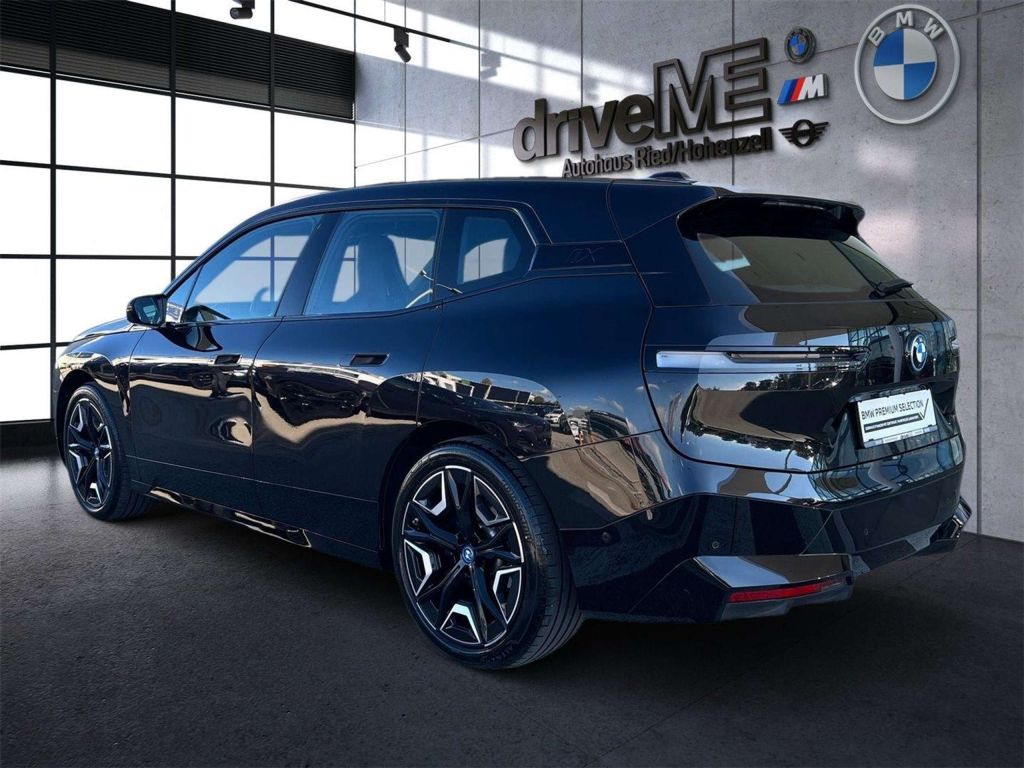 BMW iX