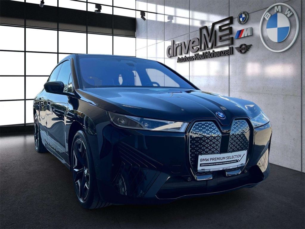 BMW iX