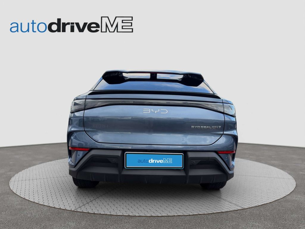 BYD Sealion 7