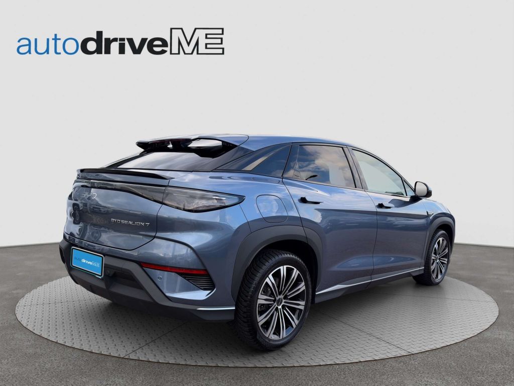 BYD Sealion 7