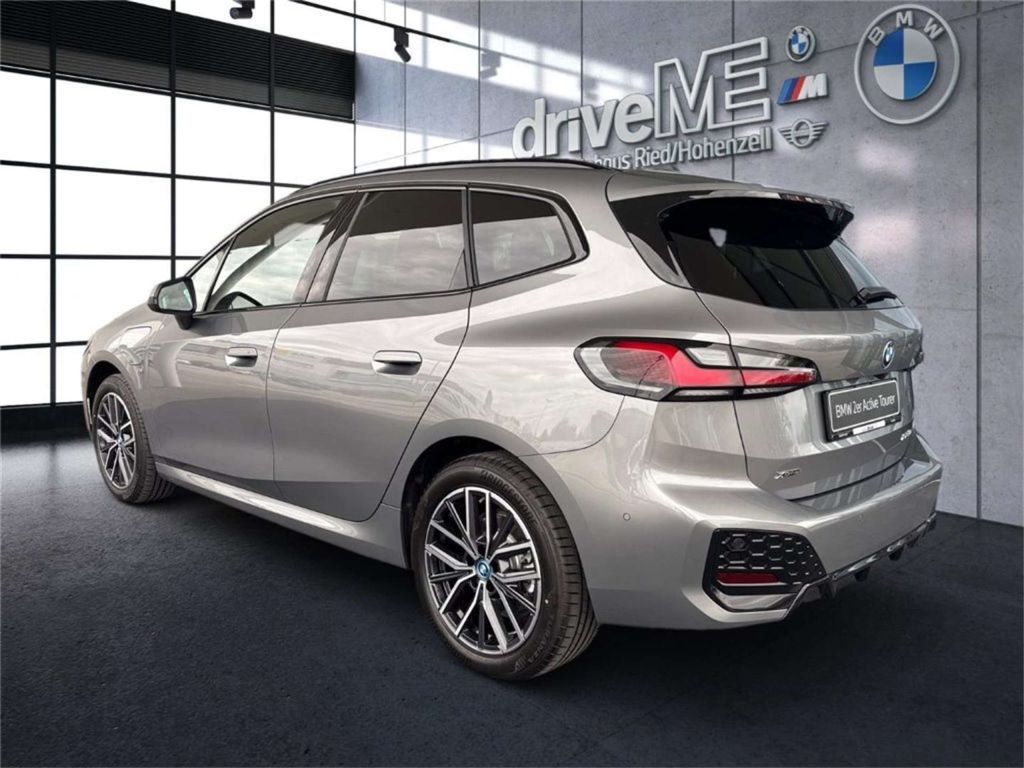 BMW 225