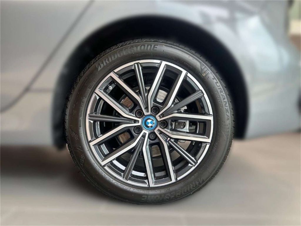 BMW 225