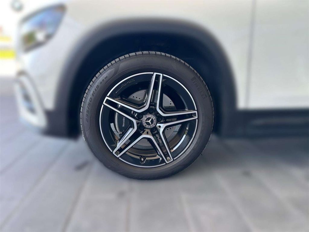 Mercedes-Benz GLB 200