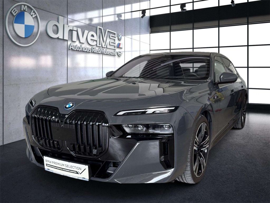 BMW i7